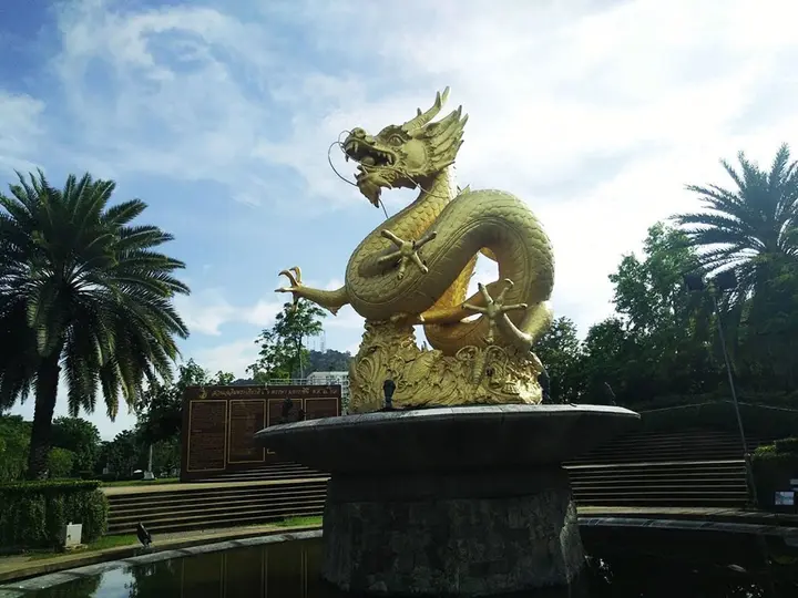 Муанг: In Phuket House