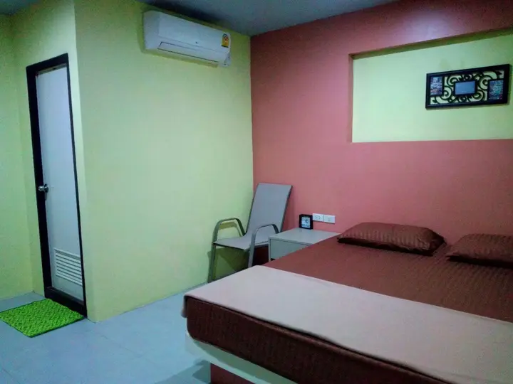 Муанг: In Phuket House