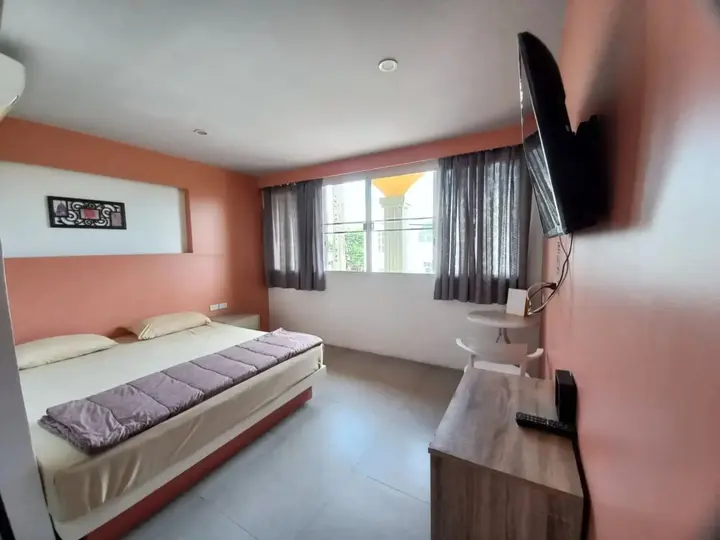 Муанг: In Phuket House