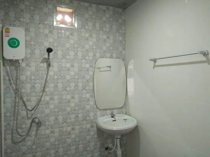 Муанг: In Phuket House