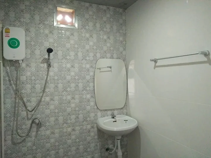 Муанг: In Phuket House