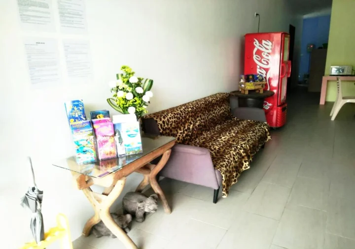 Муанг: In Phuket House