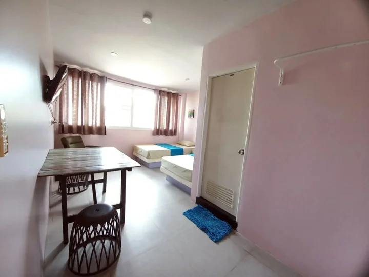 Муанг: In Phuket House
