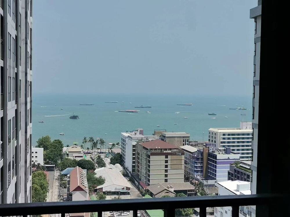 Паттайя: The base pattaya condo