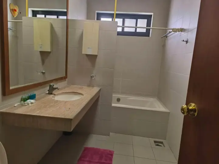 Бангкок: Baan Tanwa - MRT Ratchadapisek