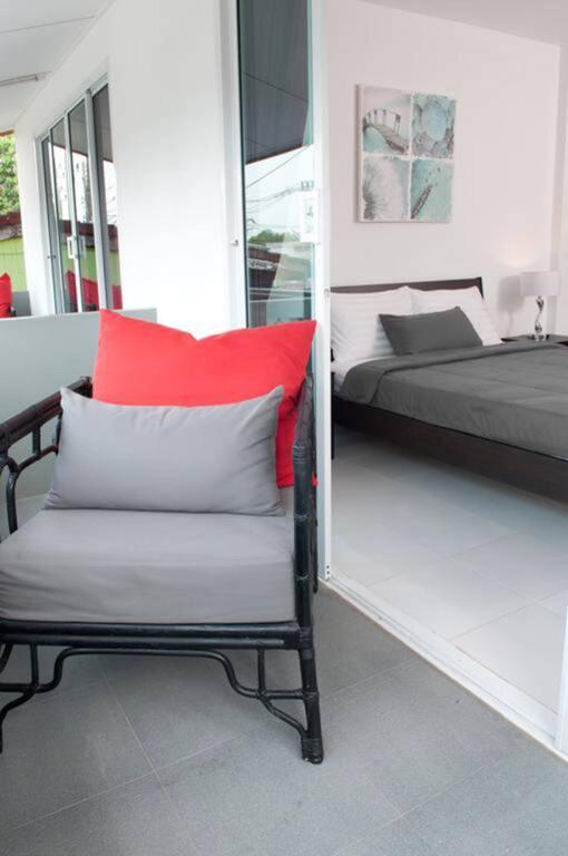 Surin Beach Rooms — фото 5