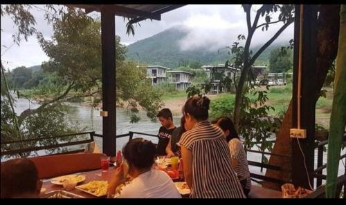 Тха-Май-Руак: Kaengkrachan River Hut