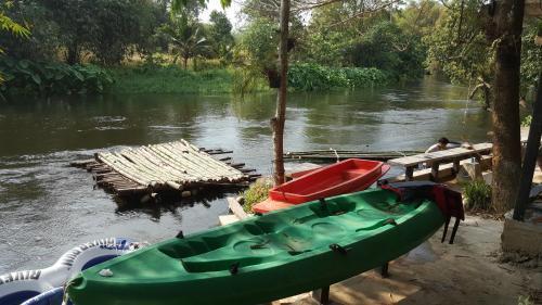 Тха-Май-Руак: Kaengkrachan River Hut
