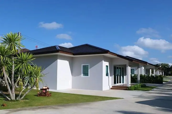 Саттахип: The Brass Villa
