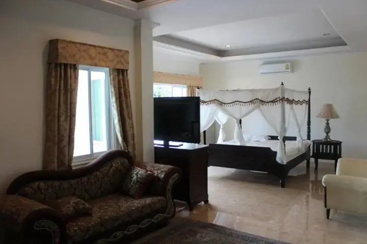 Пранбури : The Mansion