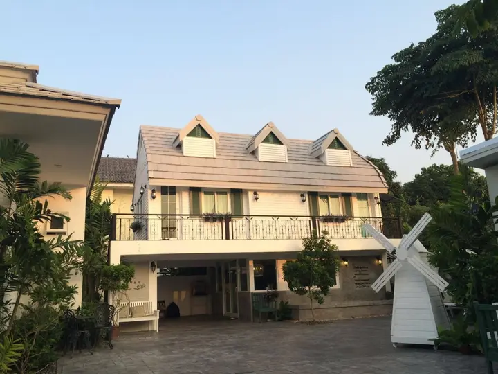 Саттахип: Baan Bor Bai Mai