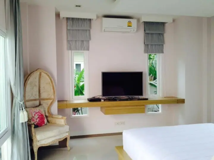 Саттахип: Baan Bor Bai Mai