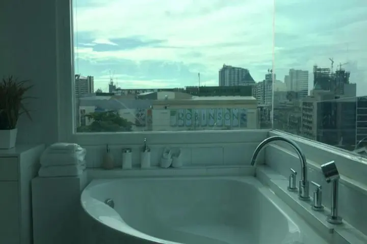 Сирача: The Sriracha Residence