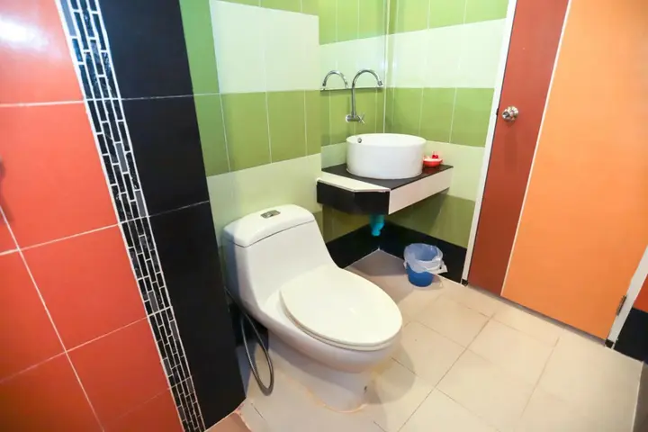 Сураттхани: C Tower Hotel