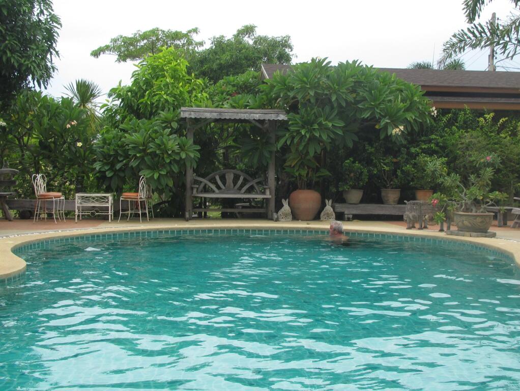 Паттайя: Baan Klang Noen Apartment