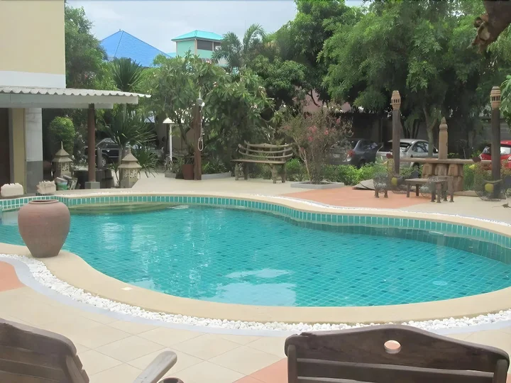 Паттайя: Baan Klang Noen Apartment