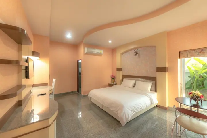 Сурин: Martina Hotel