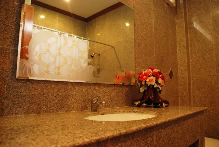 Сурин: Martina Hotel