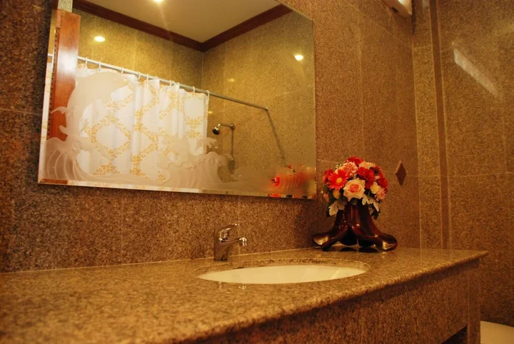 Сурин: Martina Hotel