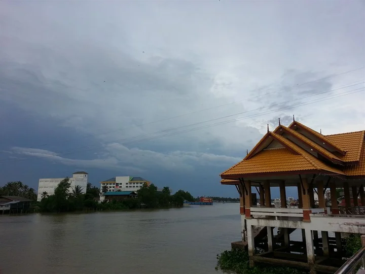 Сураттхани: See View Riverside Hotel