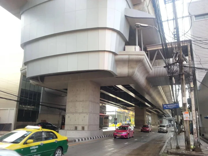Нонтхабури: Bluetel Residence Tiwanon Station