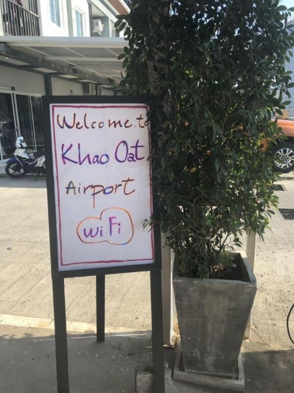Тхаланг: Khao Oat Airport