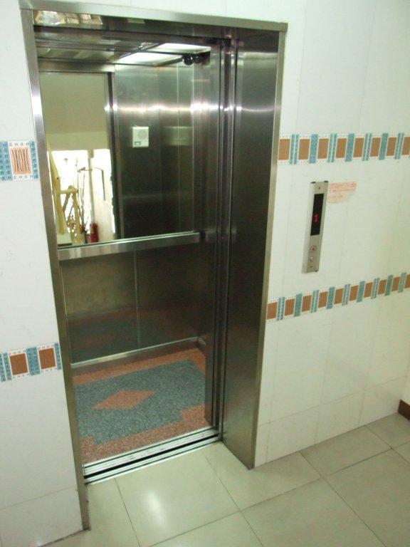 Нонтхабури: KPH Apartment