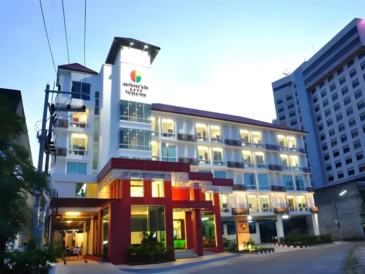 Хатъяй: The Color Hotel Hat Yai