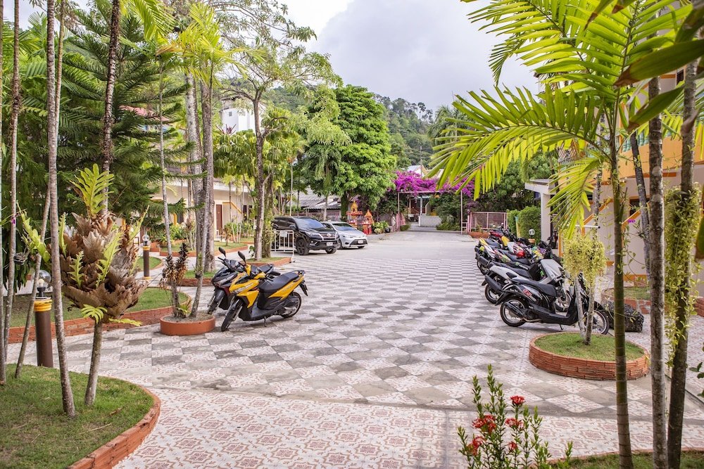 Кату: The Coconut Resort