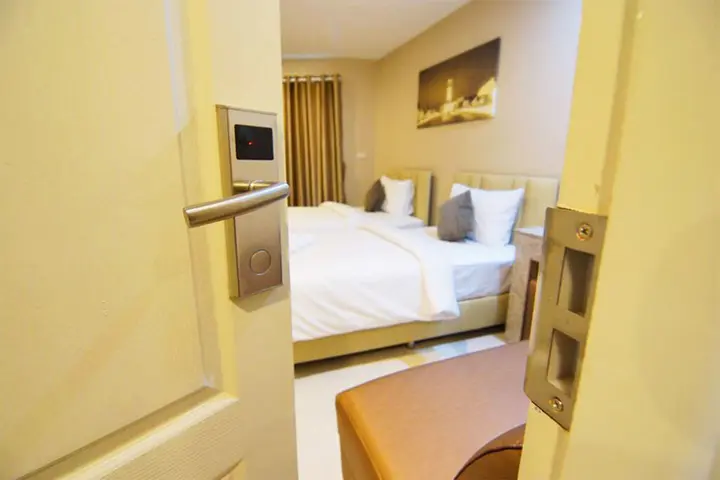 Лампанг: The Coconut Hotel