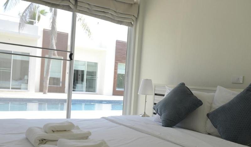 Сам-Рои-Йот: The Beach Village Resort