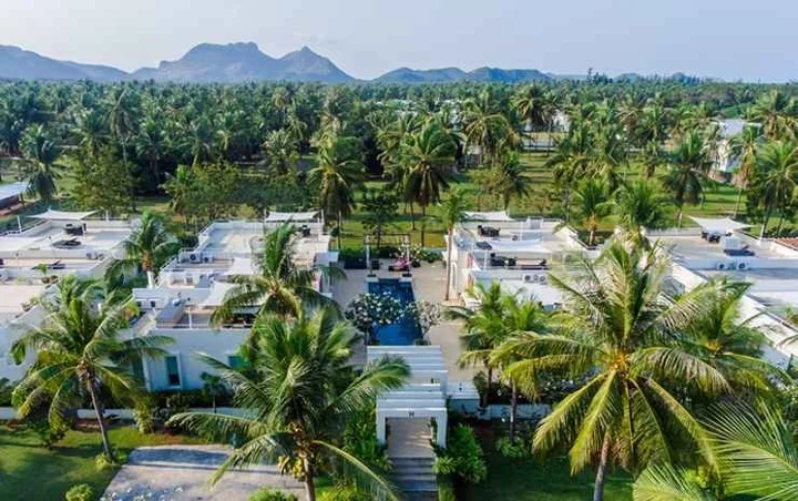 Сам-Рои-Йот: The Beach Village Resort