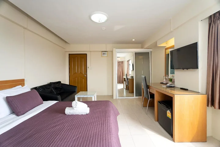 Самутпракан: J. Residence
