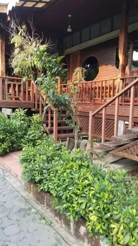 Ампхава: Ruean Mai Chai Khlong