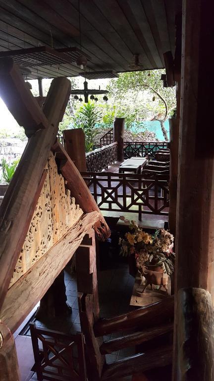 Ампхава: Ruean Mai Chai Khlong