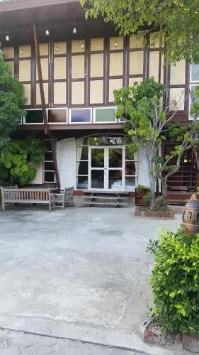 Ампхава: Ruean Mai Chai Khlong
