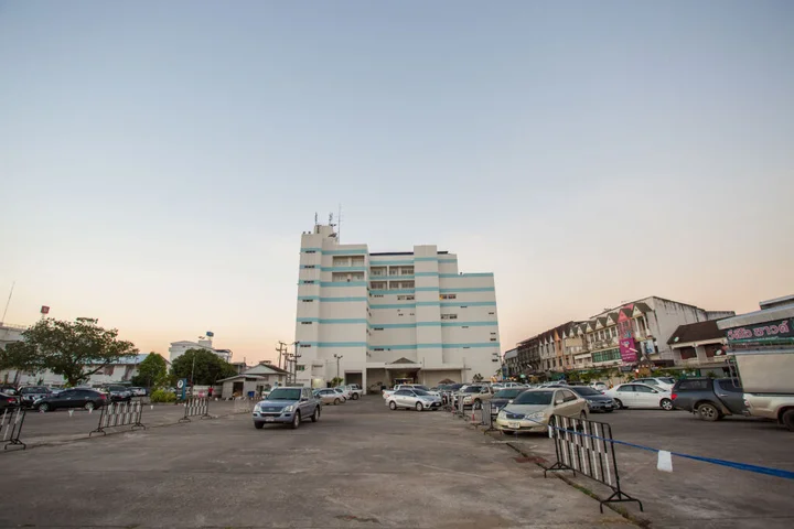 Уттарадит: Friday Hotel