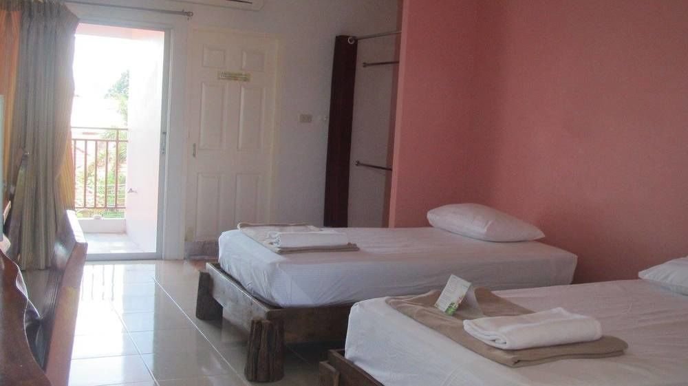 Паттайя: Baan Klang Noen Apartment