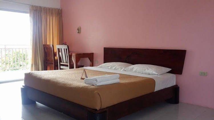 Паттайя: Baan Klang Noen Apartment