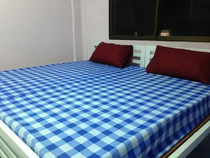 Сураттхани: Room at Surat