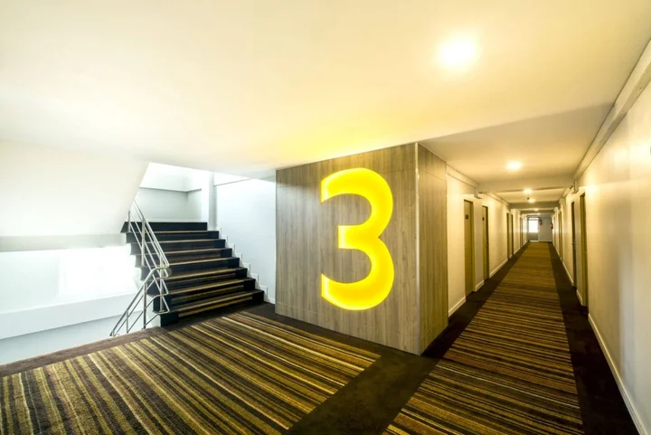 Бури Рам: The Circle Hotel