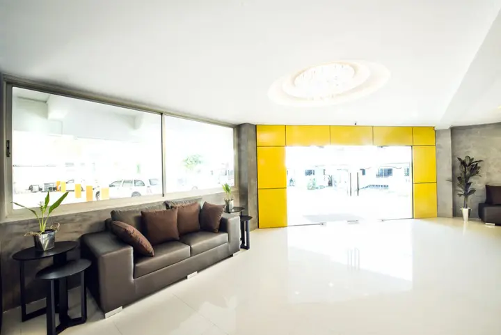 Бури Рам: The Circle Hotel