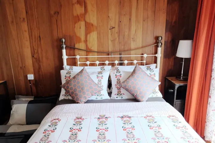 Ампхава: Rimrabeang Amphawa Cafe and Suite