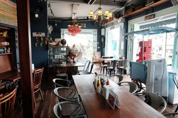 Ампхава: Rimrabeang Amphawa Cafe and Suite