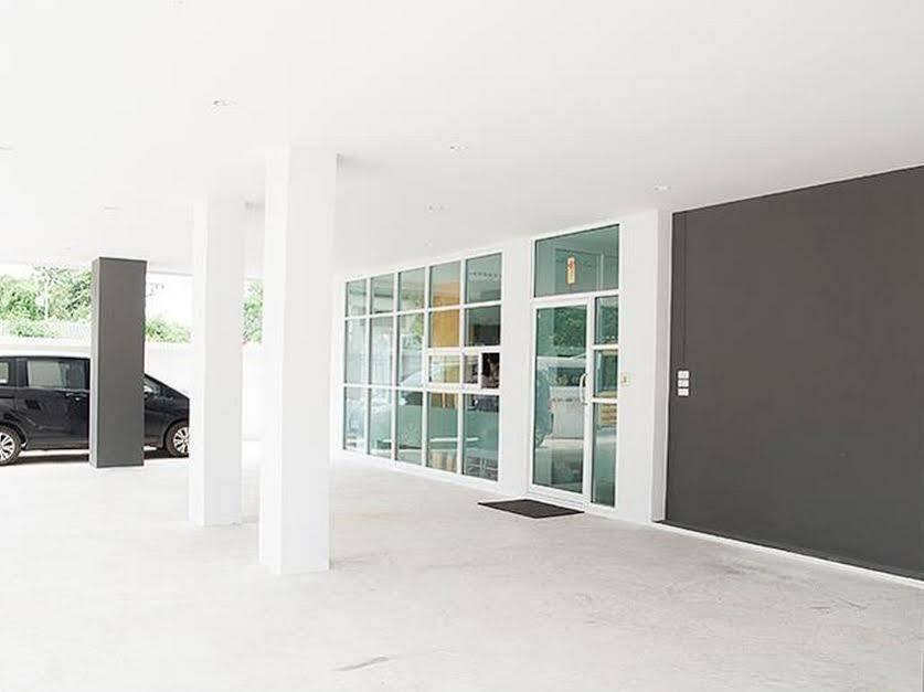 Сураттхани: Yada Living