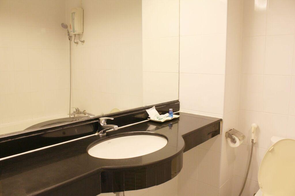 Бангкок: Romance Hotel Srinakarin