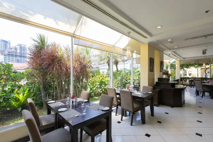 Сирача: Classic Kameo Hotel and Serviced Apartments, Sriracha