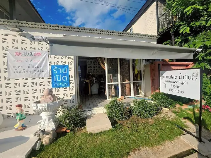Сан-Кампаенг: Ora House