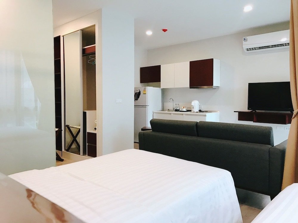 Тхаланг: Royal Lee The Terminal Phuket Condominium by Cullinan R.