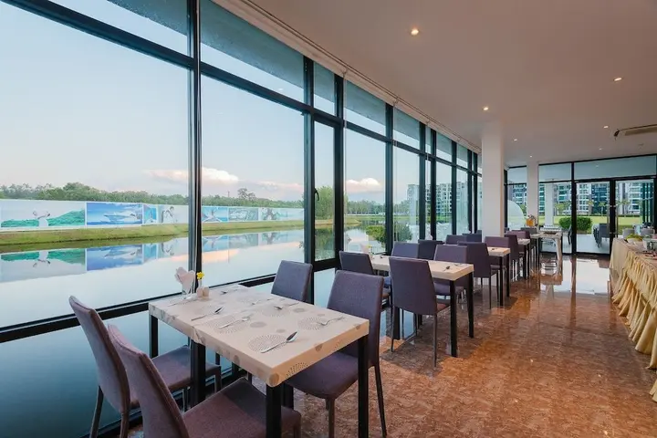 Тхаланг: Royal Lee The Terminal Phuket Condominium by Cullinan R.